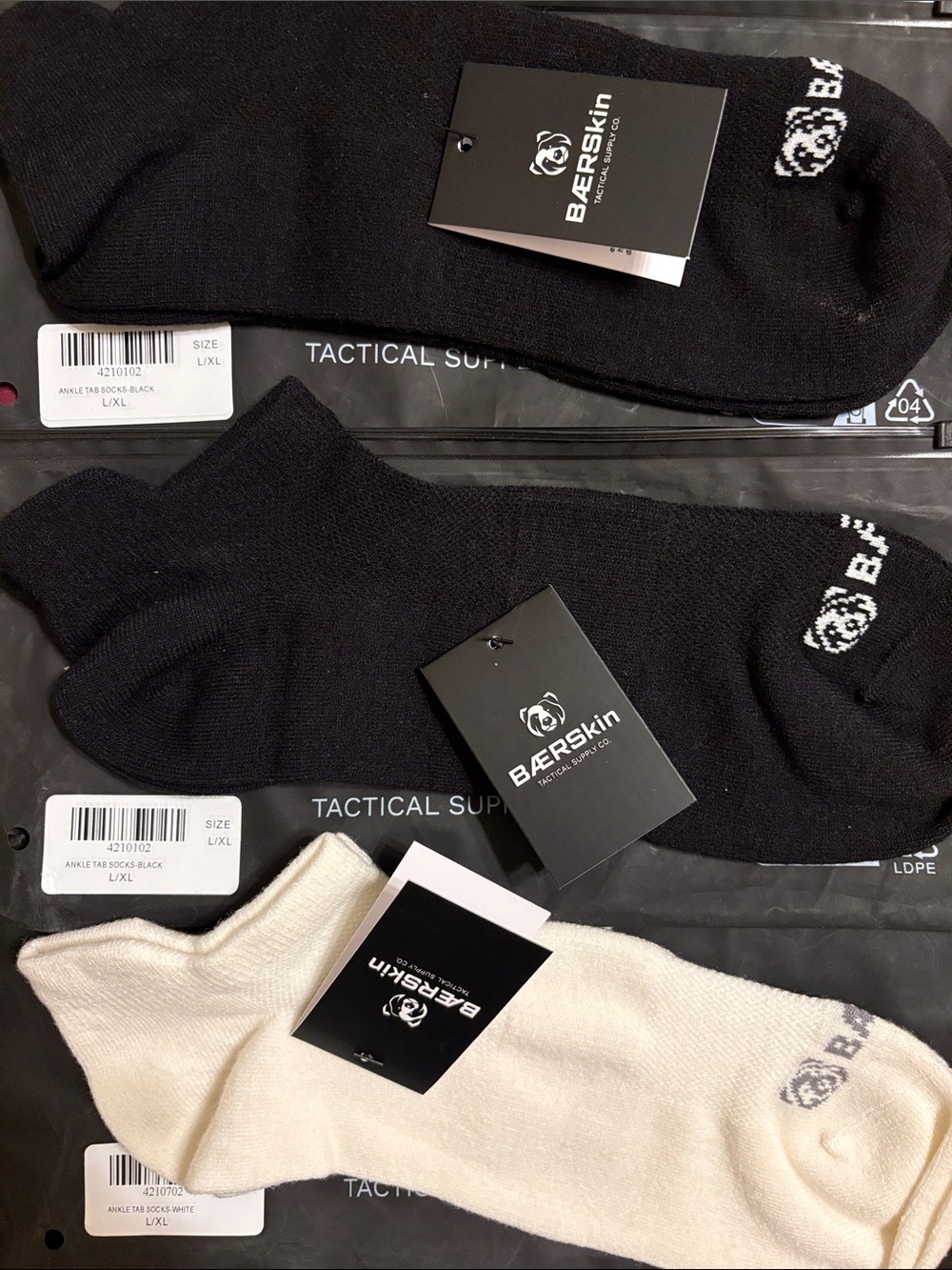 L/XL Baerskin Merino Wool Men's Ankle Socks - Black & White